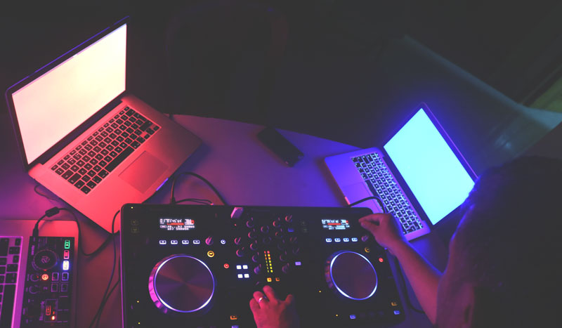 live dj, house music, Fineapple Beats, Radio